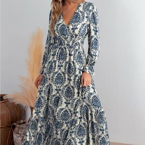 Cupshe Navy and Cream Long Sleeve Maxi Dress